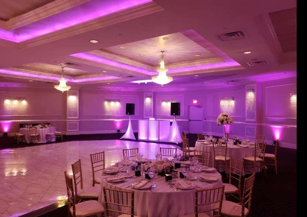 The Wilshire Grand Hotel West Orange Restaurant photo